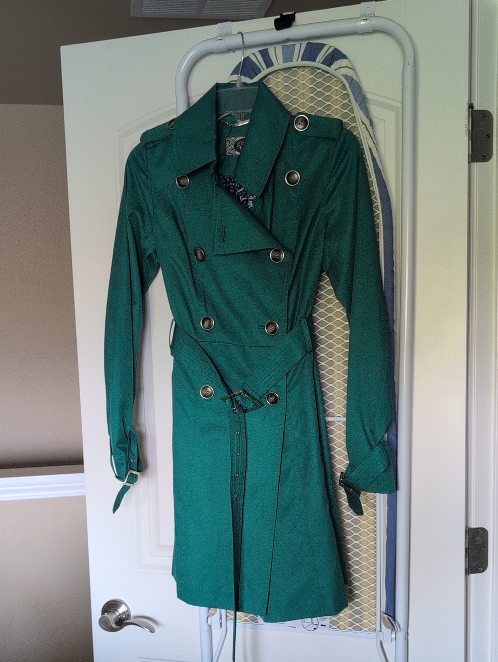 Women's Emerald Green Double-Breasted Trench Coat with Belt